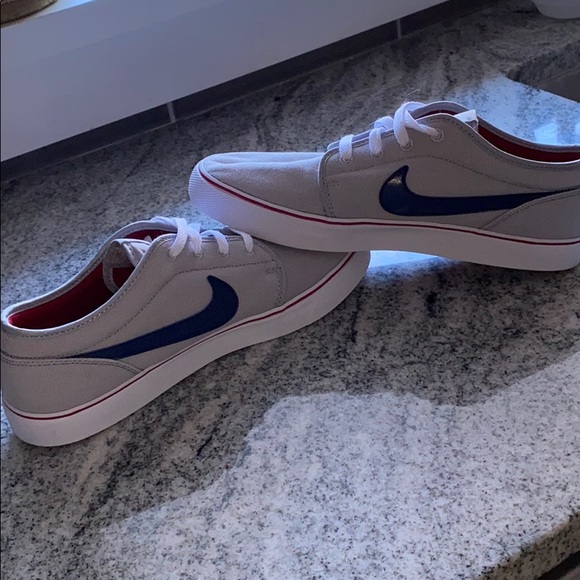 low top Nike skateboarding shoes - Picture 5 of 6